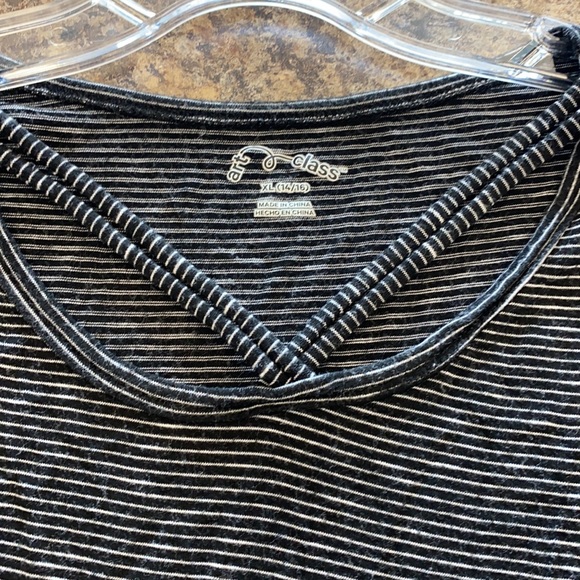 Striped top - Picture 3 of 3